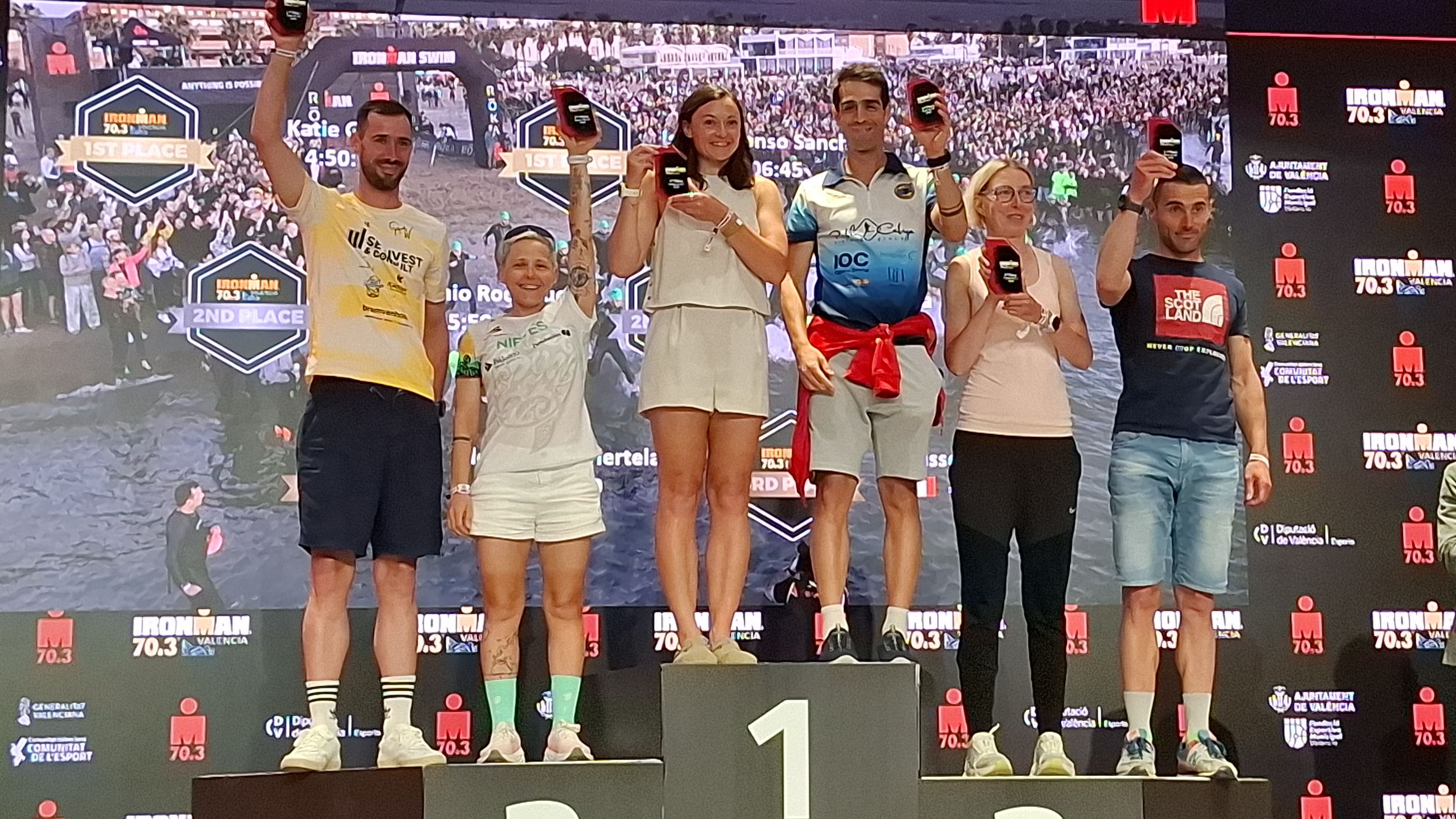 Podio de grupo de edad con Nieves Gemio en el Ironman 70.3 de Valencia