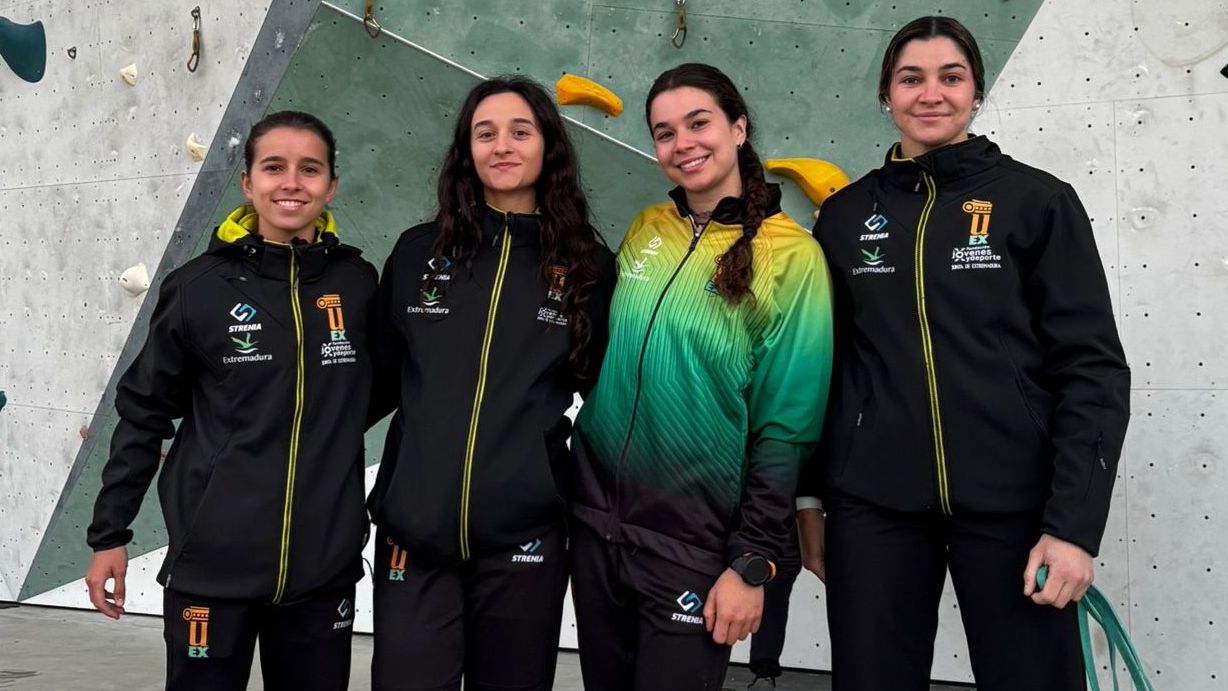 Equipo femenino de la Universidad de Extremadura en el Campeonato de España de escalada