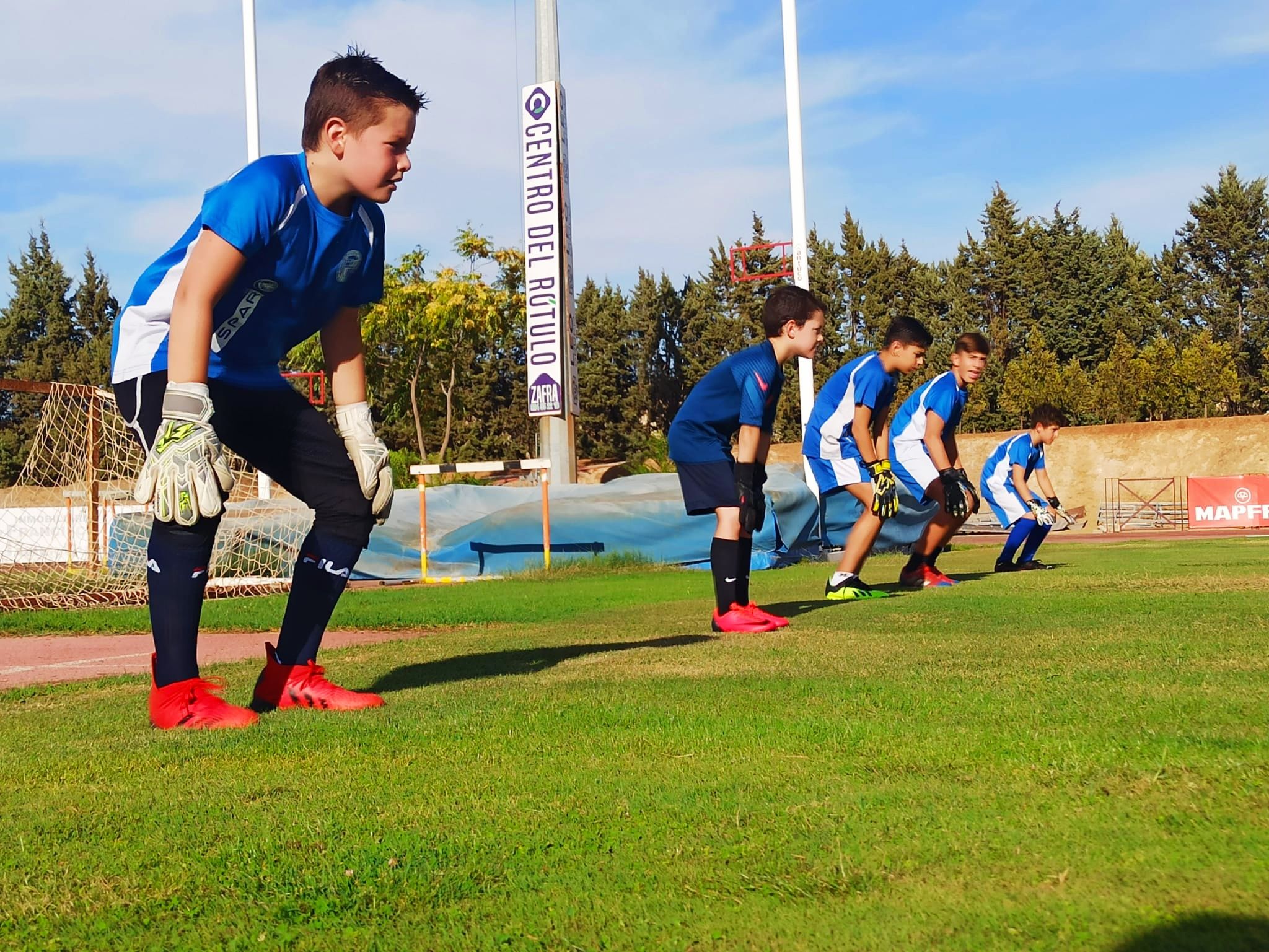 Entrenamiento de la Escuela de Porteros B&J en el campo José Carrillo de Villafranca de los Barros