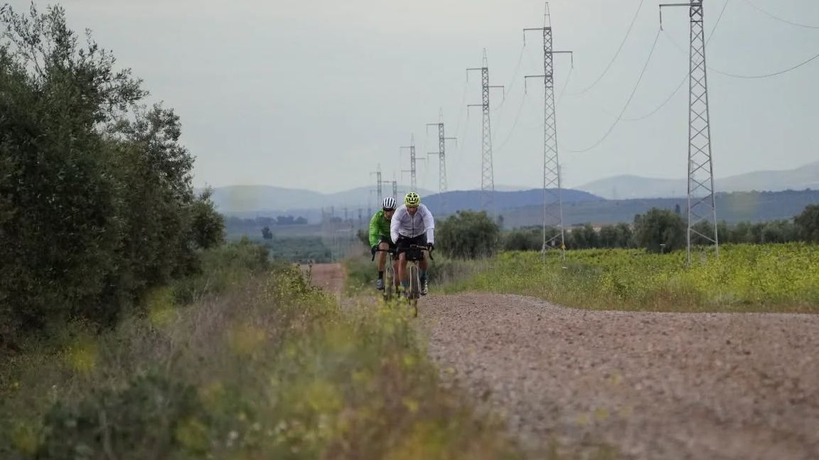 Participantes de MTB y gravel en una travesía de ultrarresistencia por Extremadura