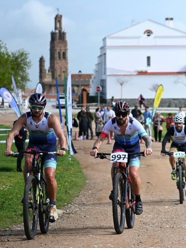 Fernando Méndez gana el duatlón de Llerena en la prueba inaugural del circuito