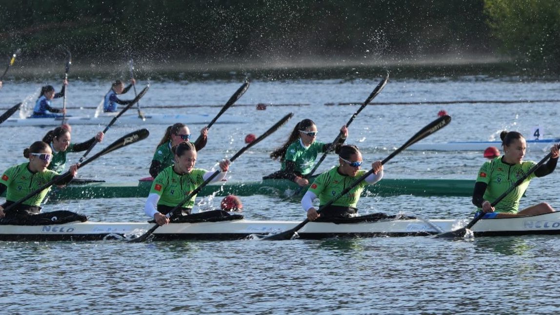 Equipos extremeños compiten en el Embalse de Pontillón do Castro en Pontevedra