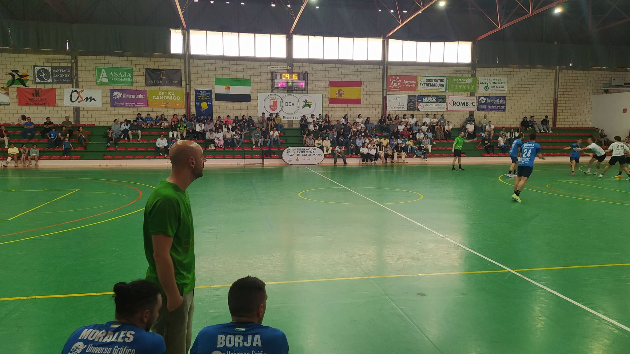 Partido entre BM Ciudad de Villafranca y Unión Balonmano Pacense en el Pabellón Extremadura