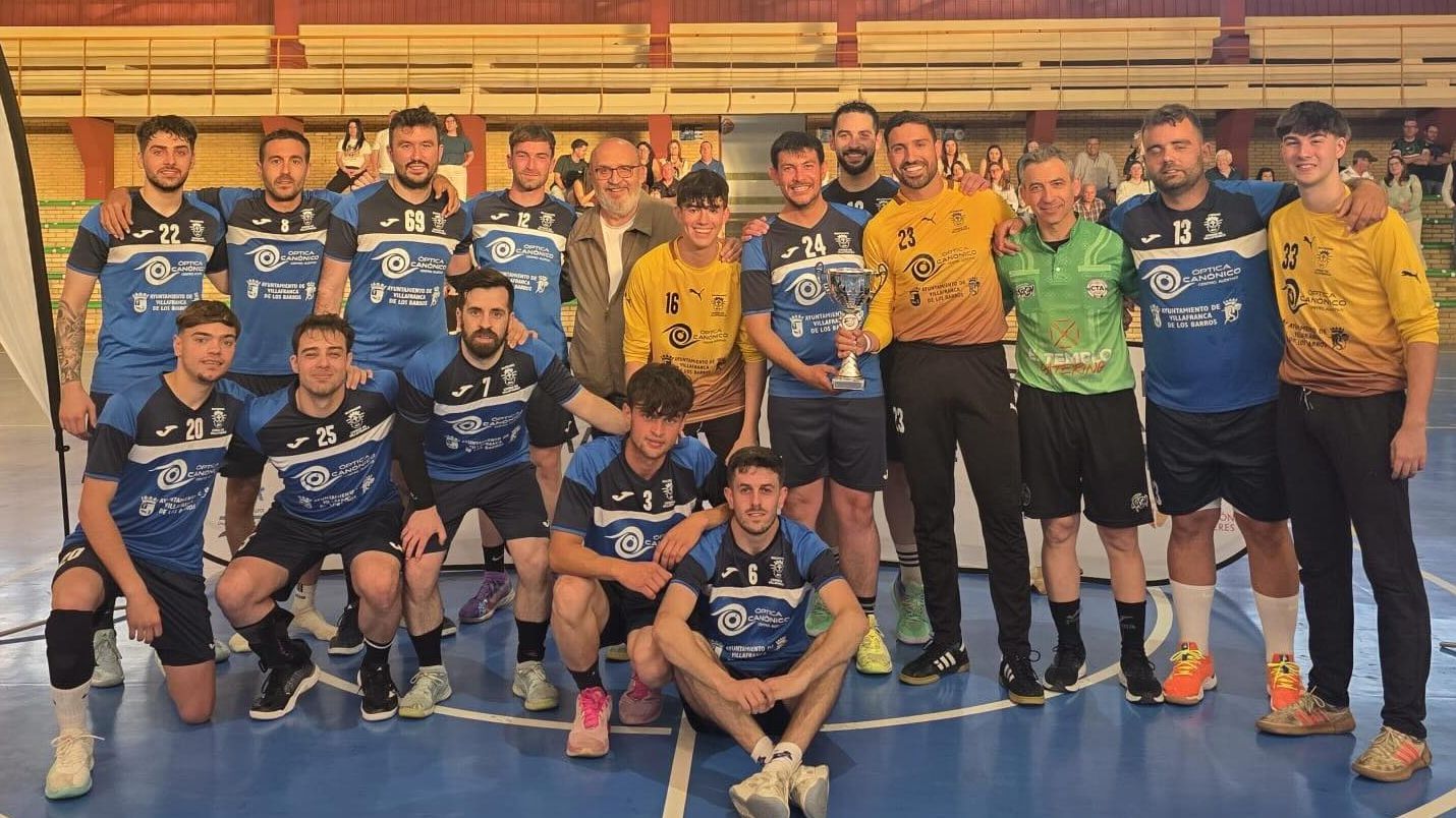 Balonmano Ciudad de Villafranca celebra el título de Copa Extremadura en Mérida
