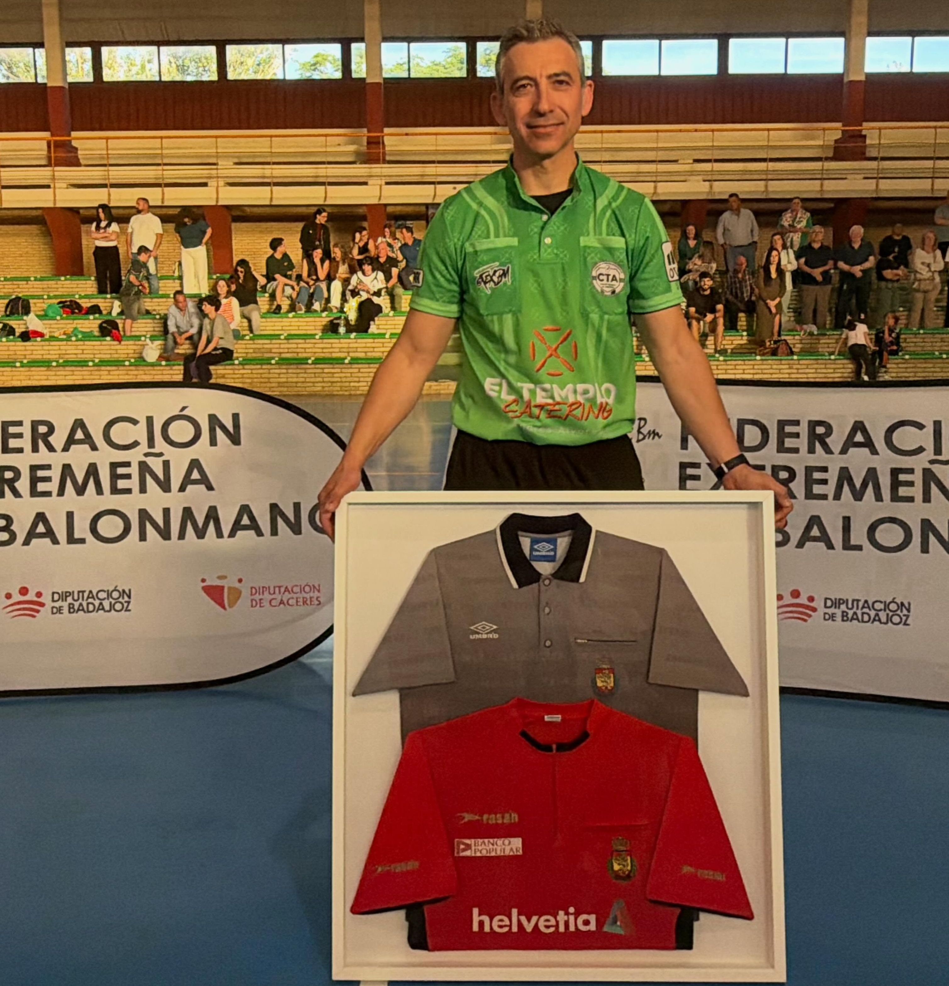 Homenaje a Juanma Vinagre en las finales de la Copa Extremadura de balonmano