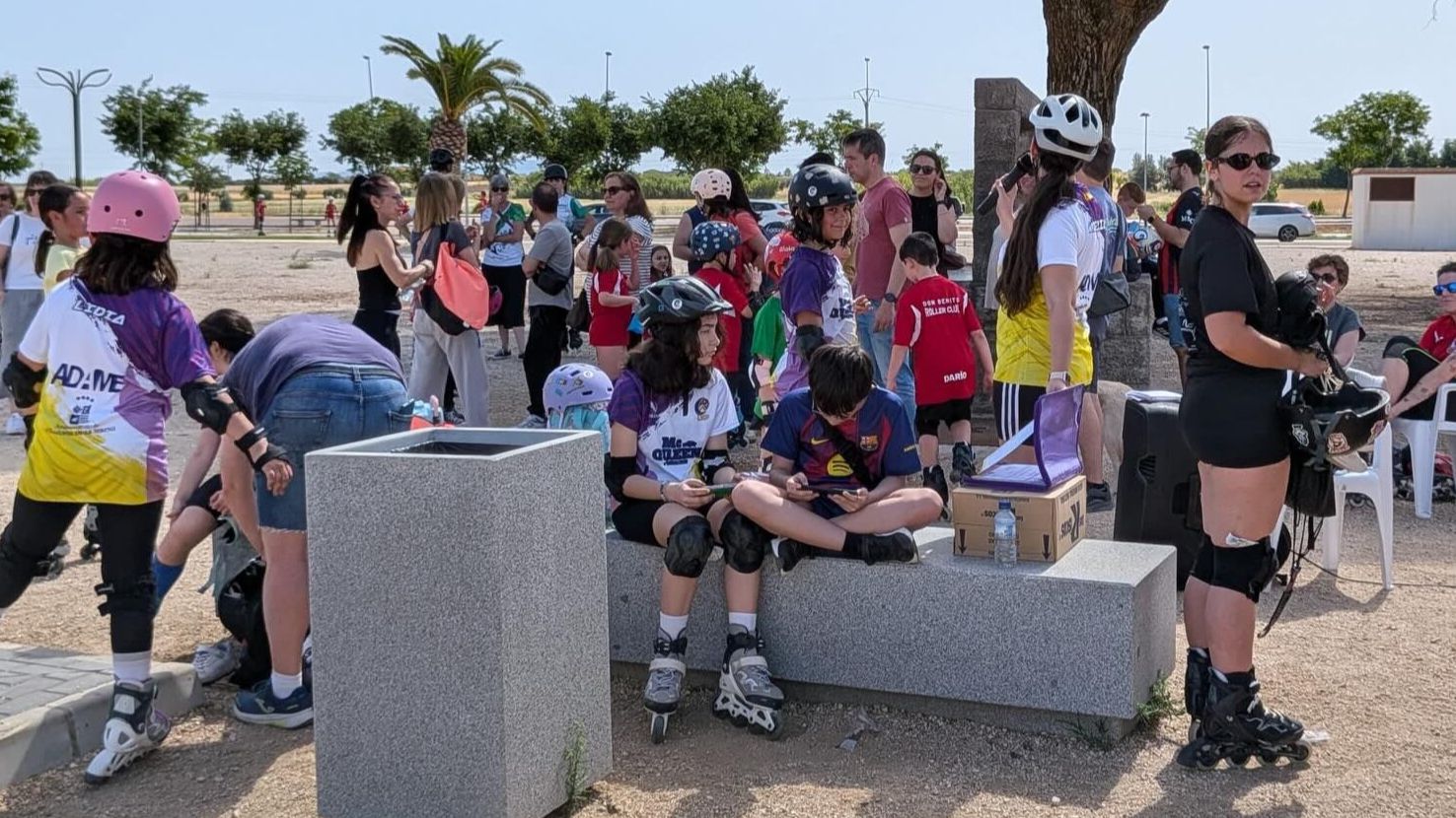 Participantes del primer evento de pumptrack organizado por CD La Serena Patina en Villanueva de la Serena
