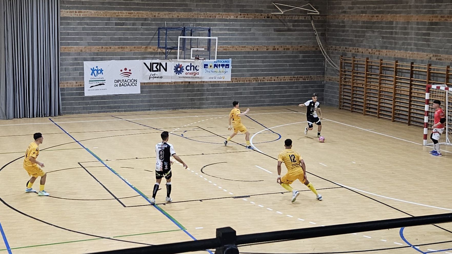 Partido entre Grupo López Bolaños y Exalbesa Leis Pontevedra en Fuente del Maestre