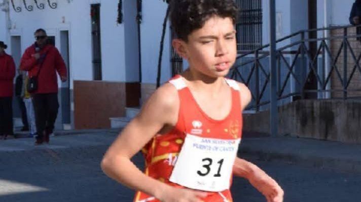 Alonso Montero Albarrán representando a Atletismo Almendralejo