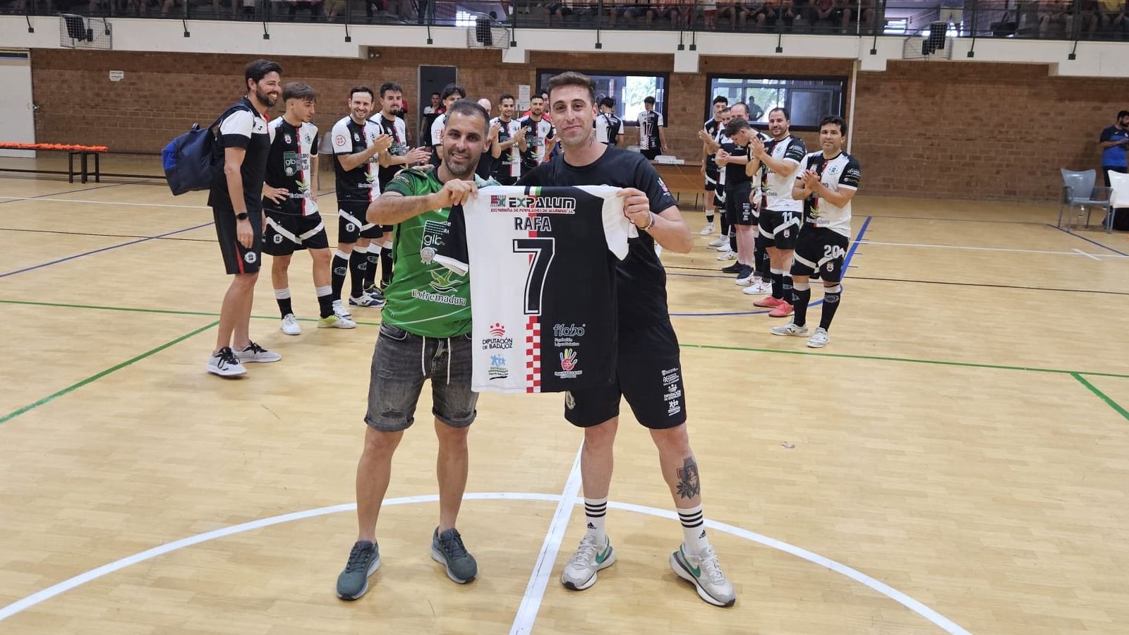 Partido entre Grupo López Bolaños y Exalbesa Leis Pontevedra en Fuente del Maestre