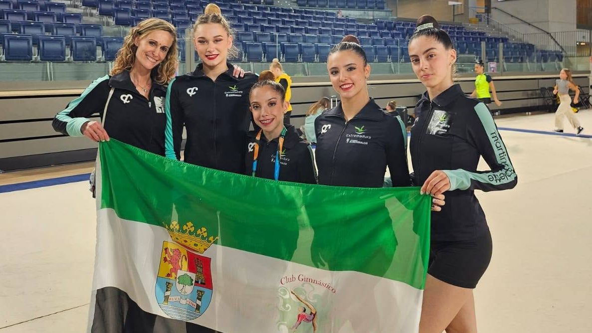 Gimnastas del Club Gimnástico Almendralejo durante la Liga Iberdrola en Oviedo