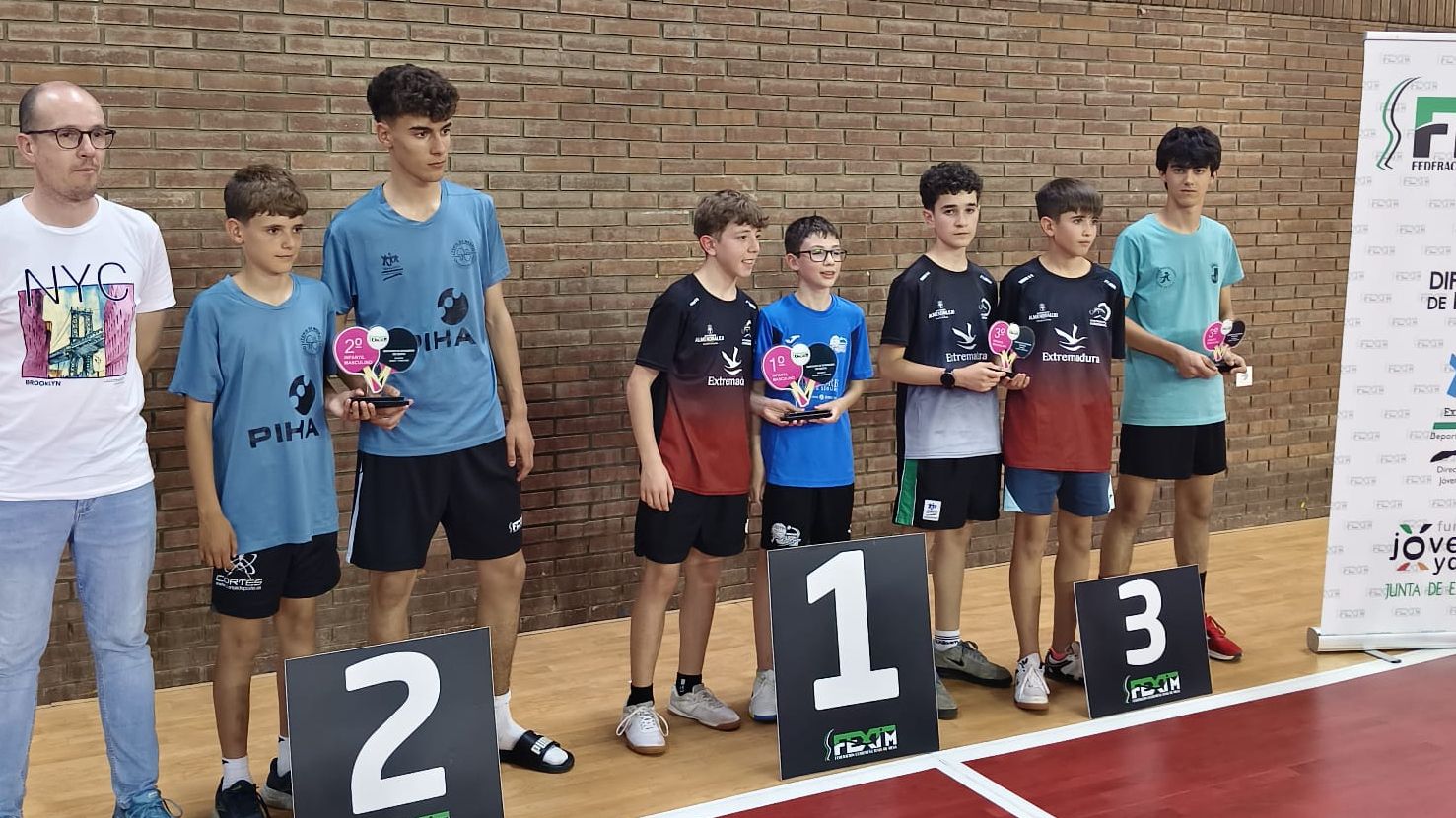 Jugadores del Tenis de Mesa Villafranca-Fuente del Maestre en el autonómico disputado en Don Benito