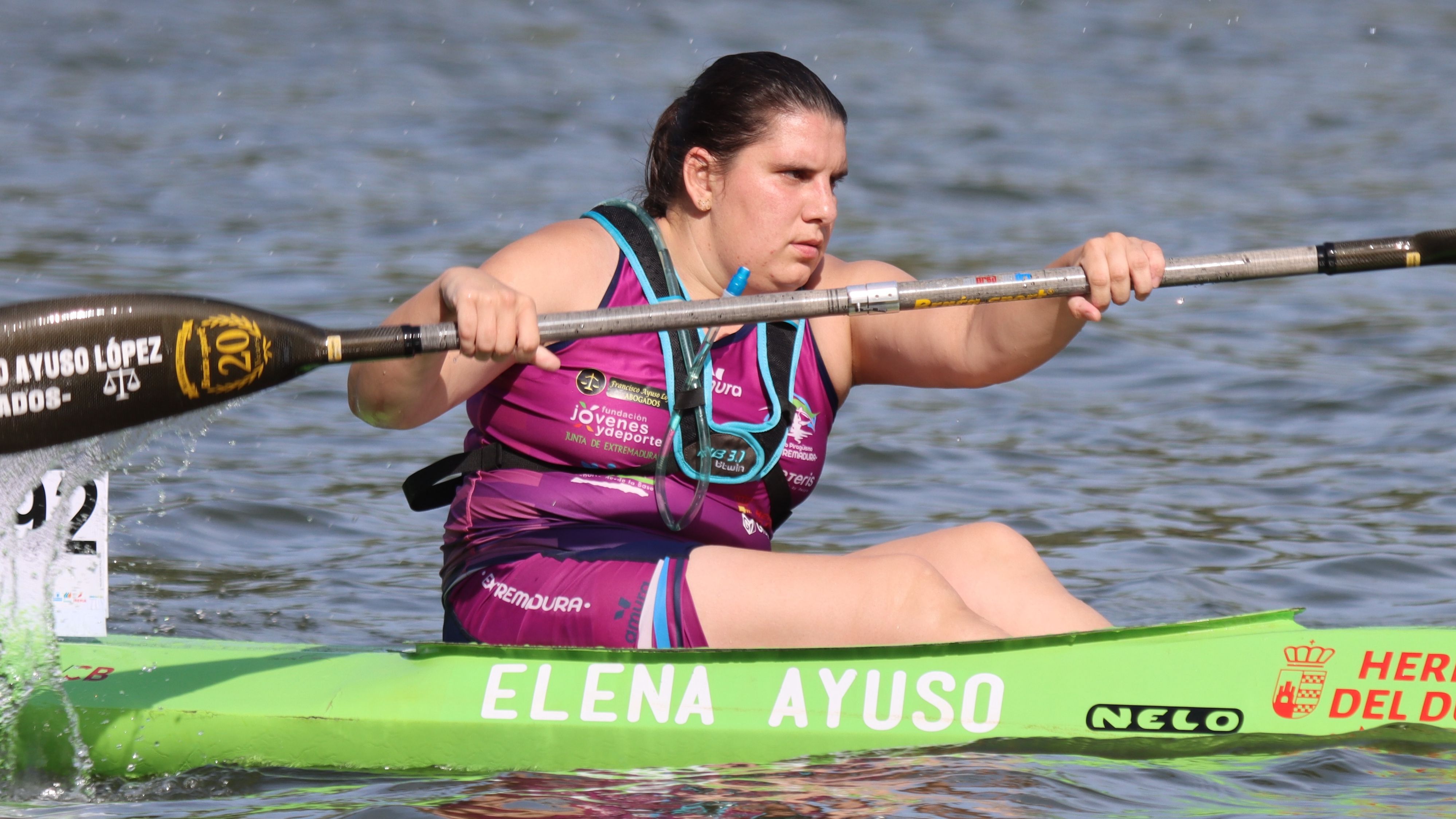 Elena Ayuso durante una prueba de paracanoe en el Campeonato de España