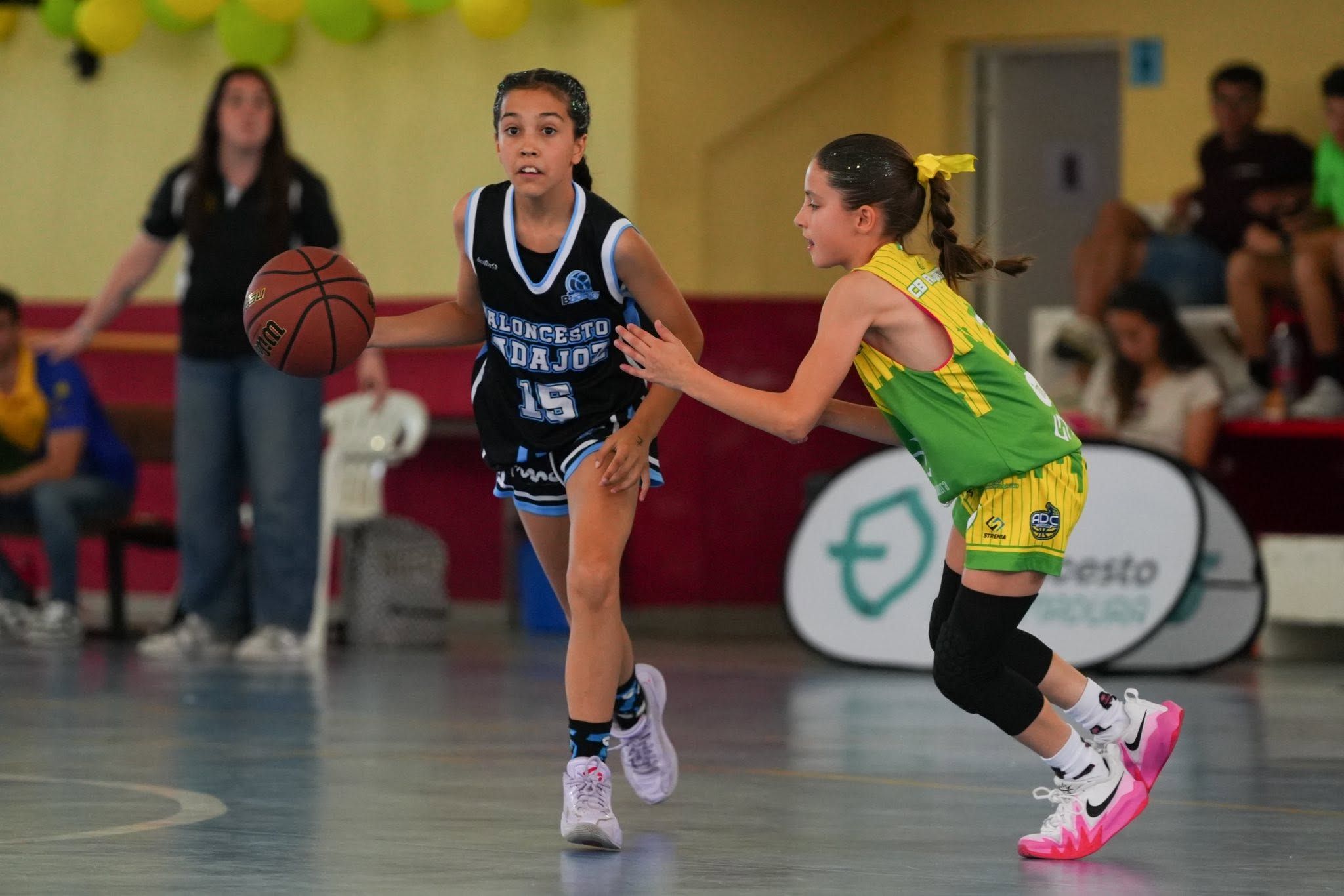 El Templo Catering BB y CB Al-Qázeres durante la final regional mini femenina
