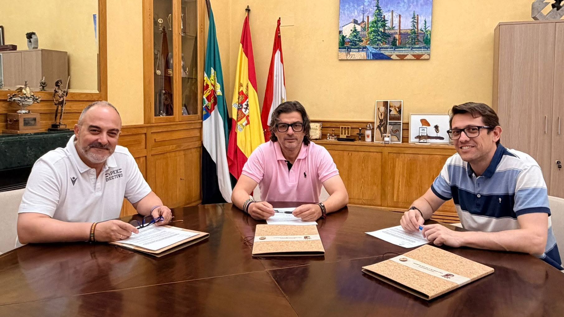 Firma del protocolo para crear el Centro de Especialización Deportiva de Villafranca de los Barros