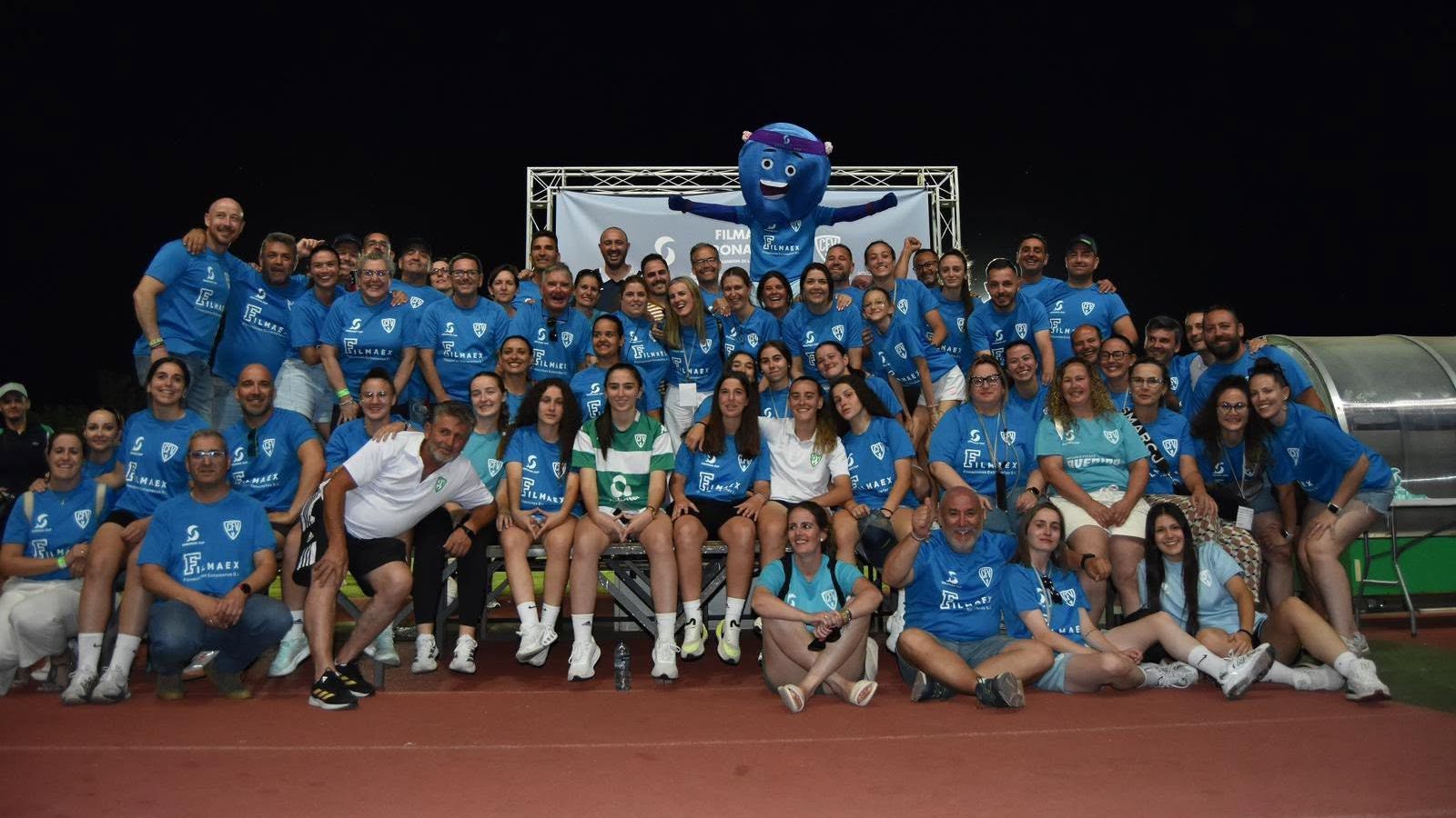 Voluntarios de la Seronas Cup.