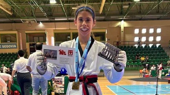 Natalia Triguero con la medalla de oro conseguida en el Open de Segovia