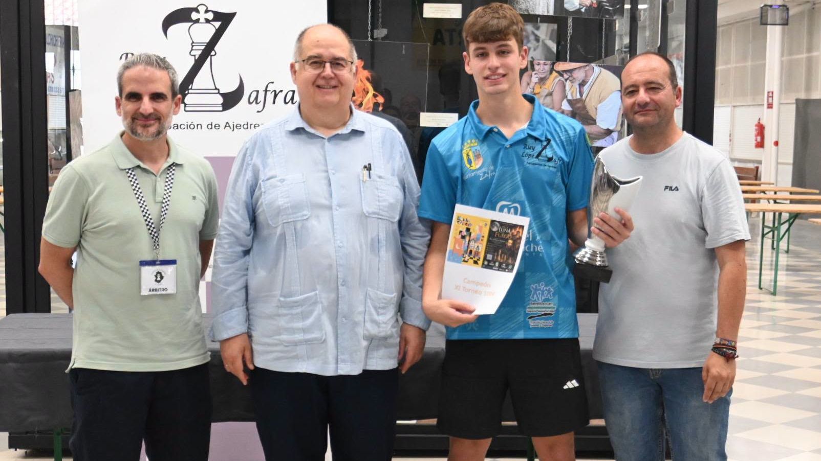 Raúl Gutiérrez Toro gana el Torneo de Ajedrez De la Luna al Fuego