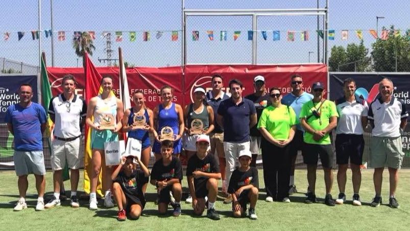 Valentina Ryser celebra el título individual del Torneo Internacional Ciudad de Don Benito