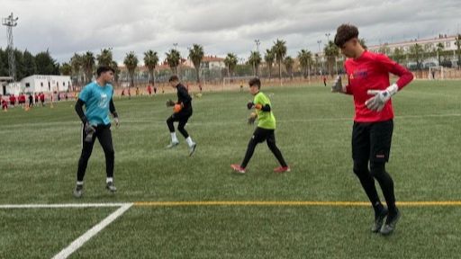Entrenamiento de la Escuela de Porteros B&J en el campo José Carrillo de Villafranca de los Barros