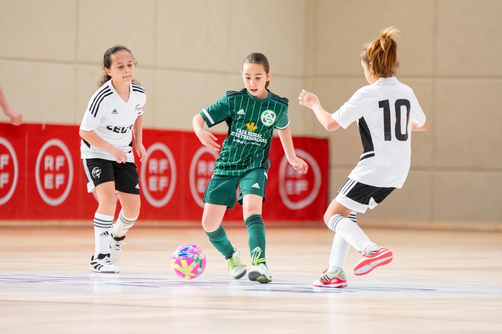 Selecciones extremeñas benjamines de fútbol sala celebran una jornada con doble victoria