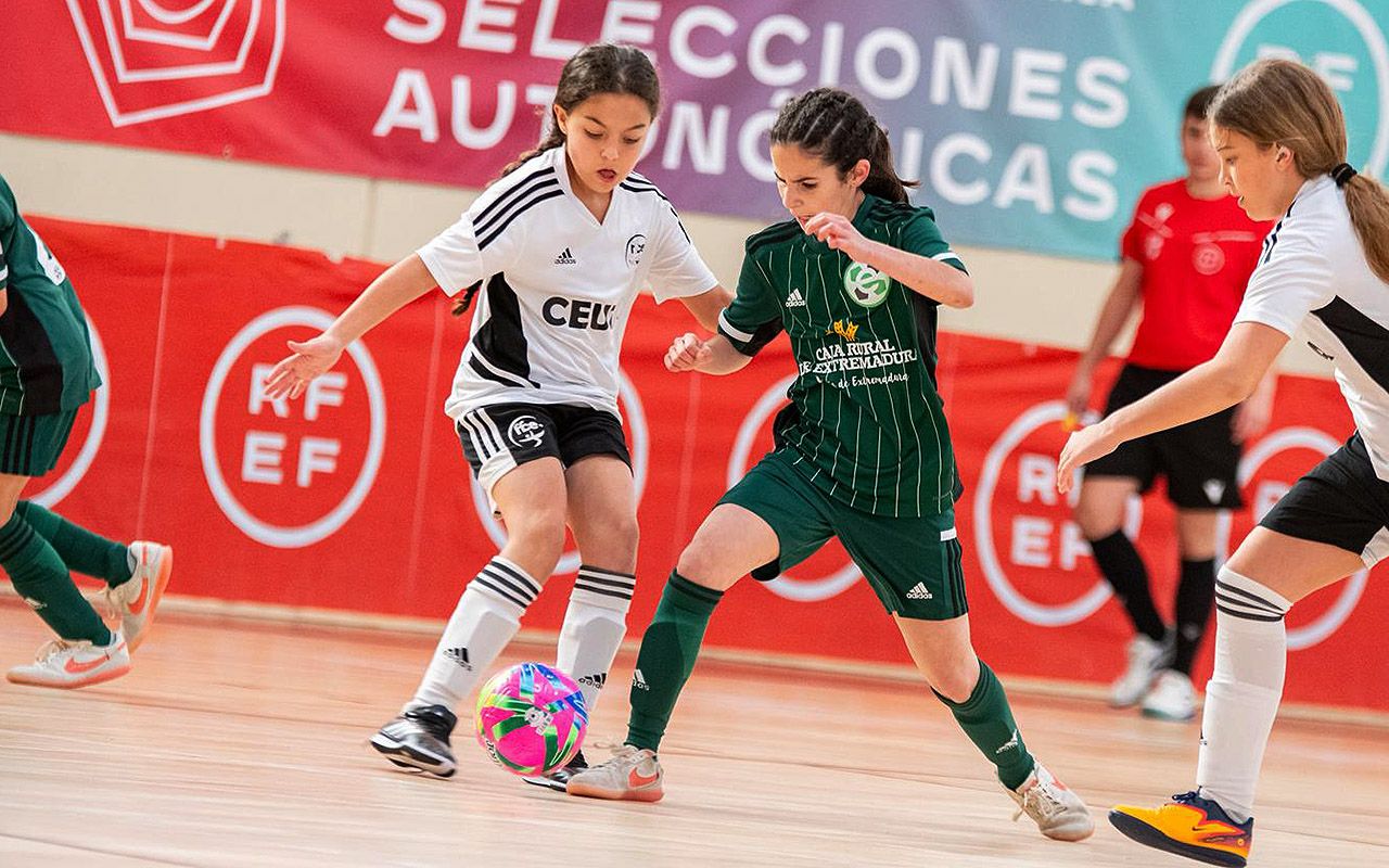 Selecciones extremeñas benjamines de fútbol sala celebran una jornada con doble victoria