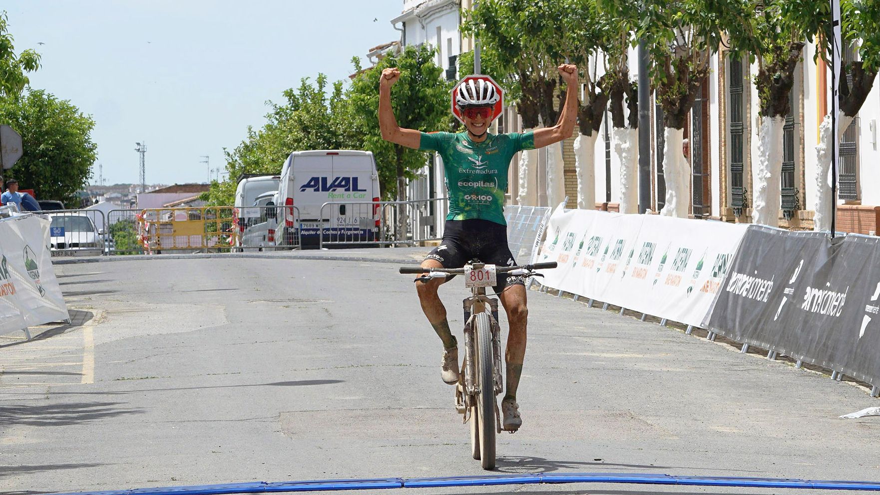 Natalia Fischer celebra su título nacional con el Extremadura-Ecopilas en Paterna del Campo