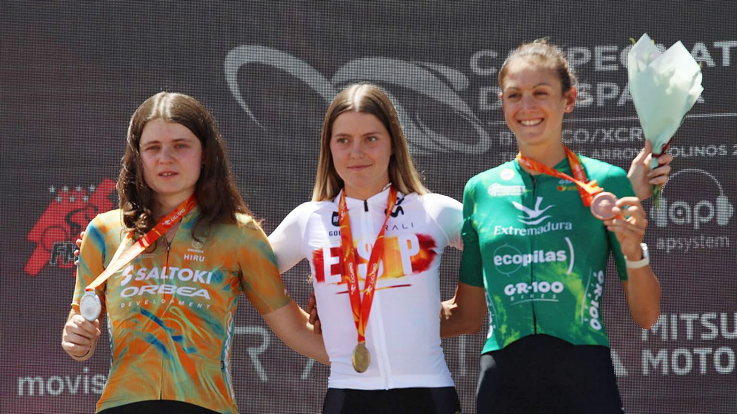 Podio femenino del Campeonato de España XCO con Natalia Fischer bronce