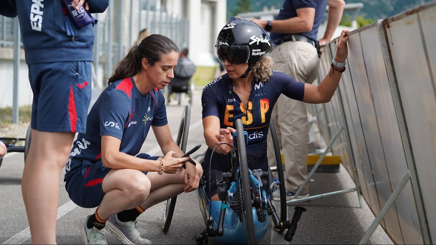 Maribel Toro celebra su medalla de bronce en el Europeo de ciclismo paralímpico