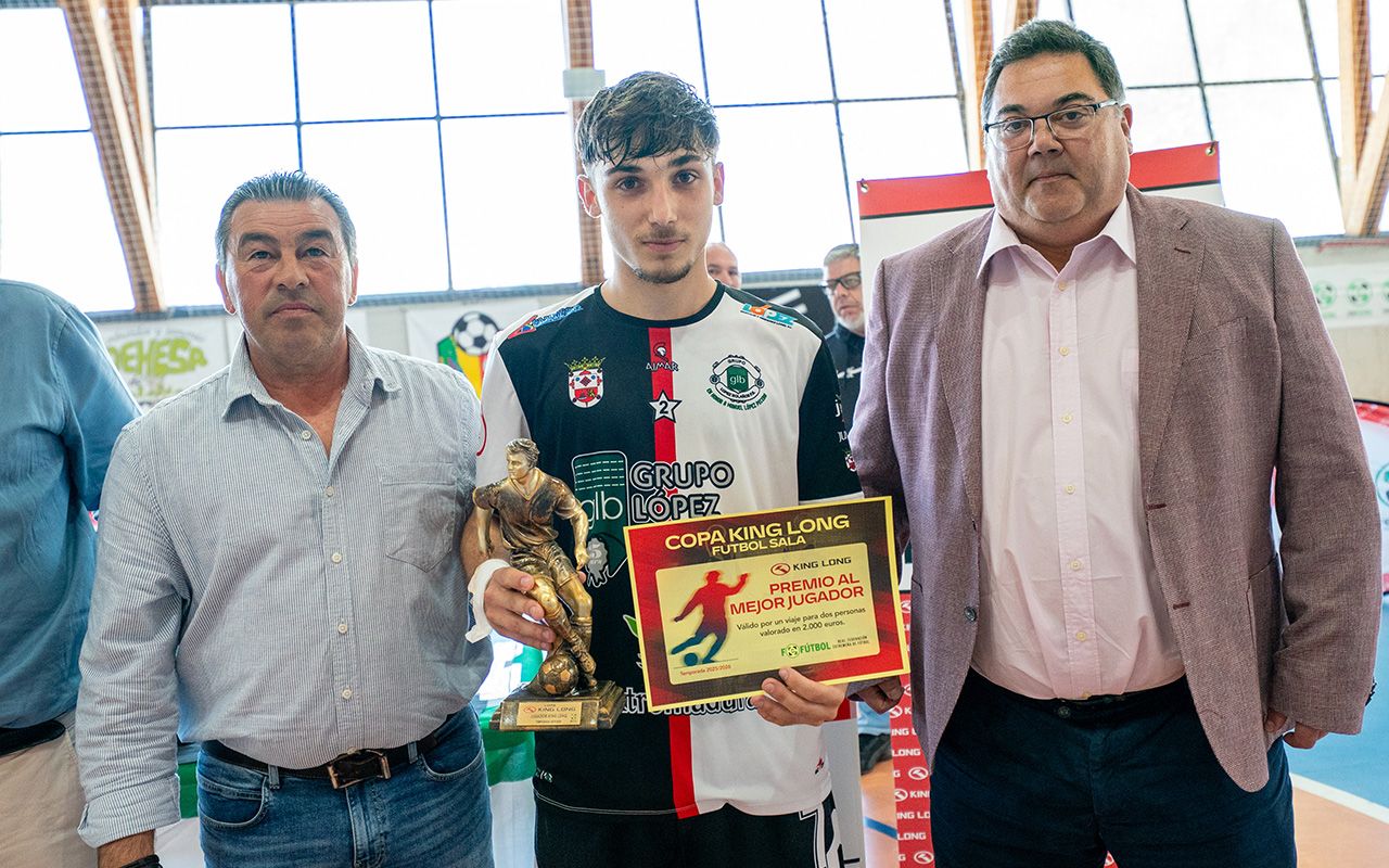 Manu Hernández brilla en la final de fútbol sala entre López Bolaños y Rena