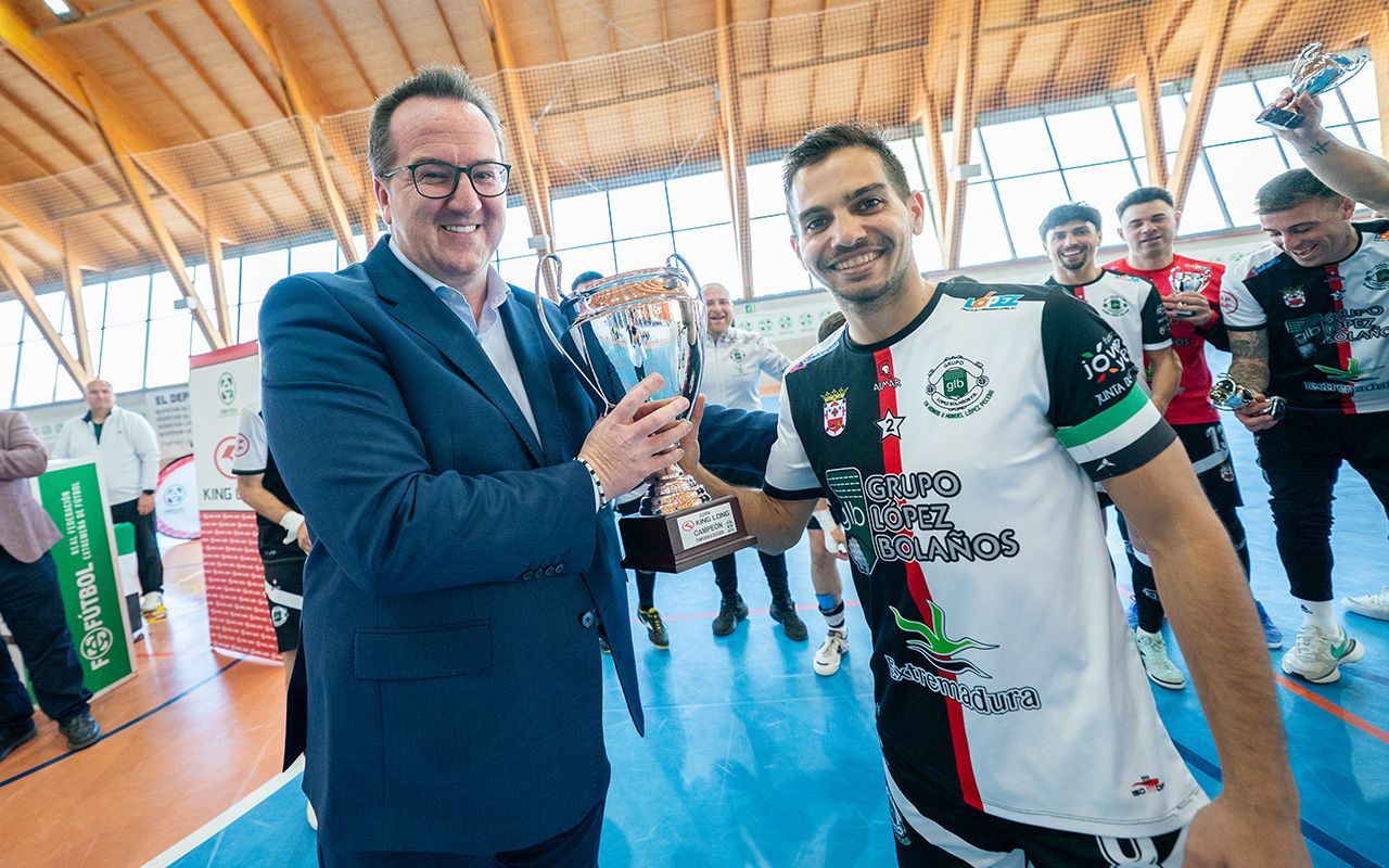 Grupo López Bolaños celebra la Copa King Long de fútbol sala en Almaraz