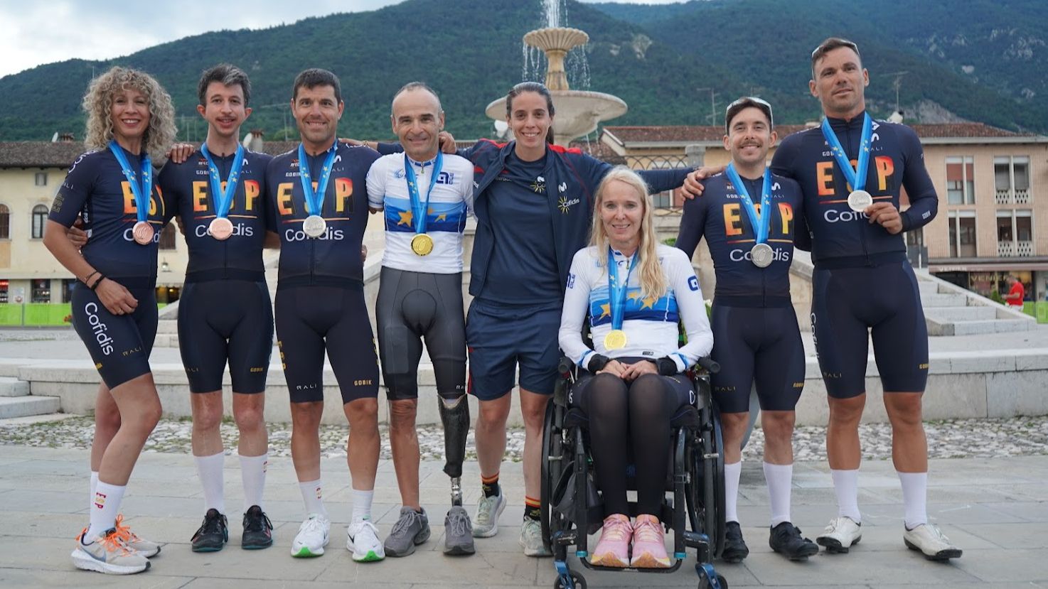 Maribel Toro celebra su medalla de bronce en el Europeo de ciclismo paralímpico