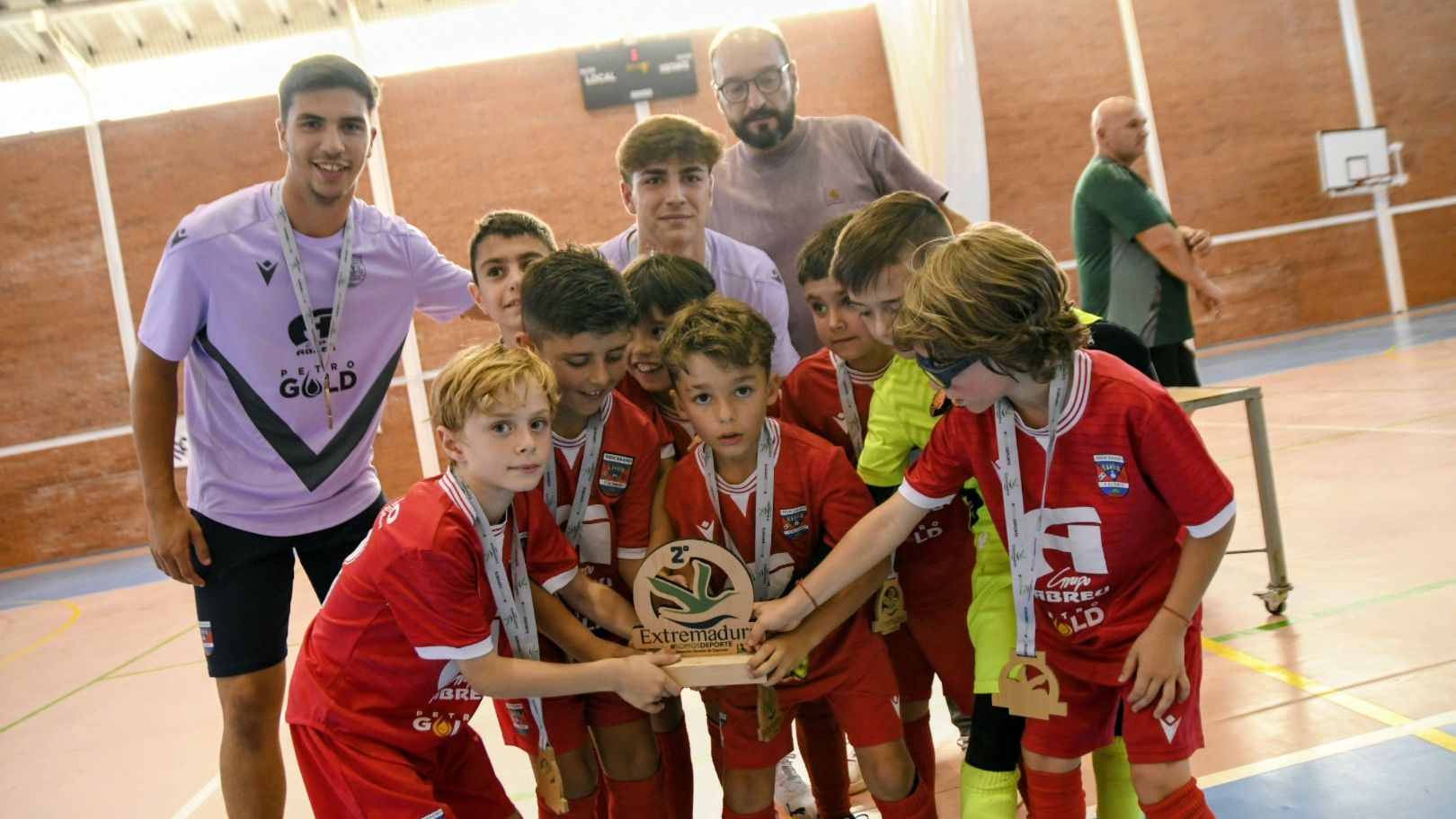 AD Mérida y CD Diocesano durante la final regional prebenjamín disputada en Miajadas