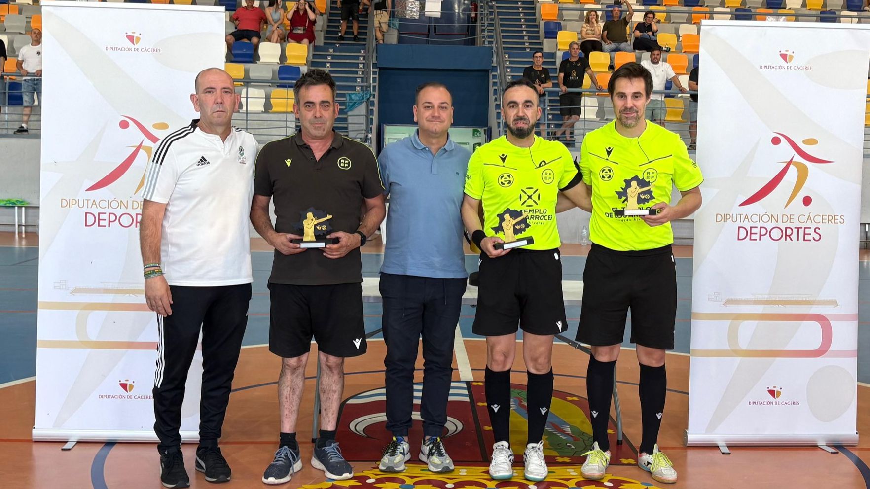 Entrega de premios de la final masculina de fútbol sala en Almaraz