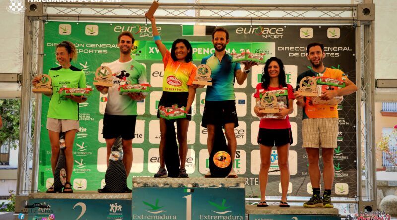 Podio de la XVII Carrera Pencona en categoría masculina y femenina