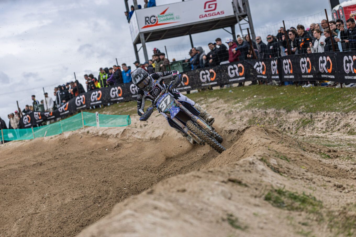 Adrià Monné en acción durante la prueba de Élite-MX2