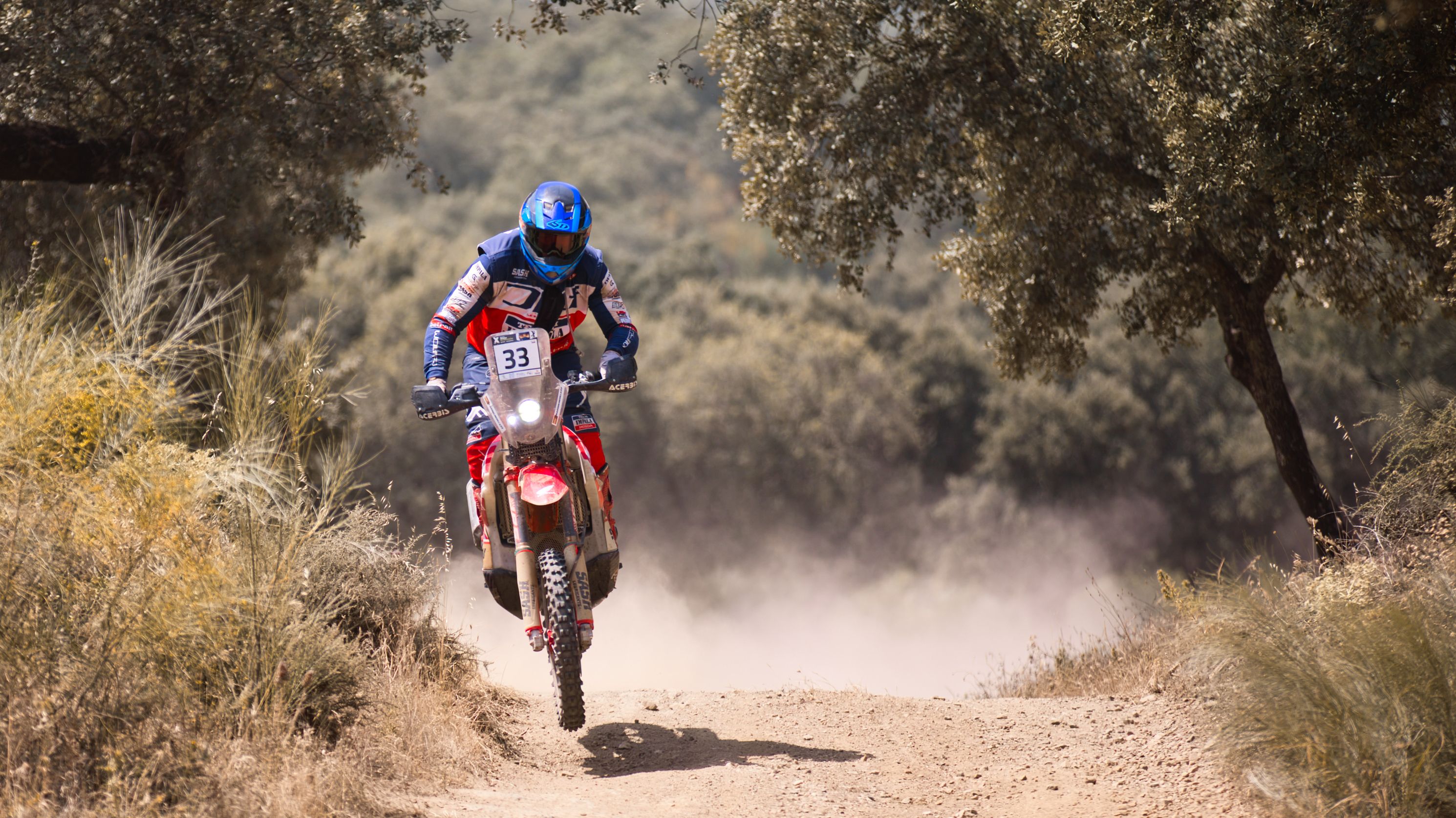 Mario Olmedilla conquista la categoría de motos en la Baja TT extremeña