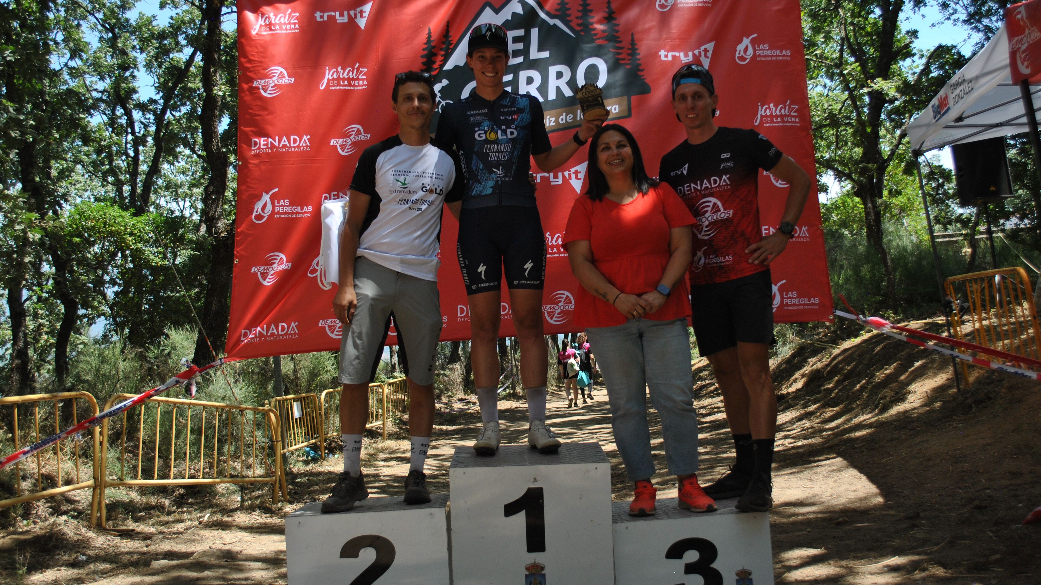 Podium Elite Fem - XCO CERRO 2026.JPG