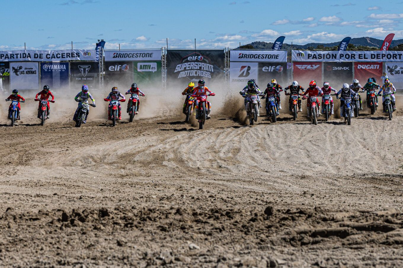 Adrià Monné en acción durante la prueba de Élite-MX2