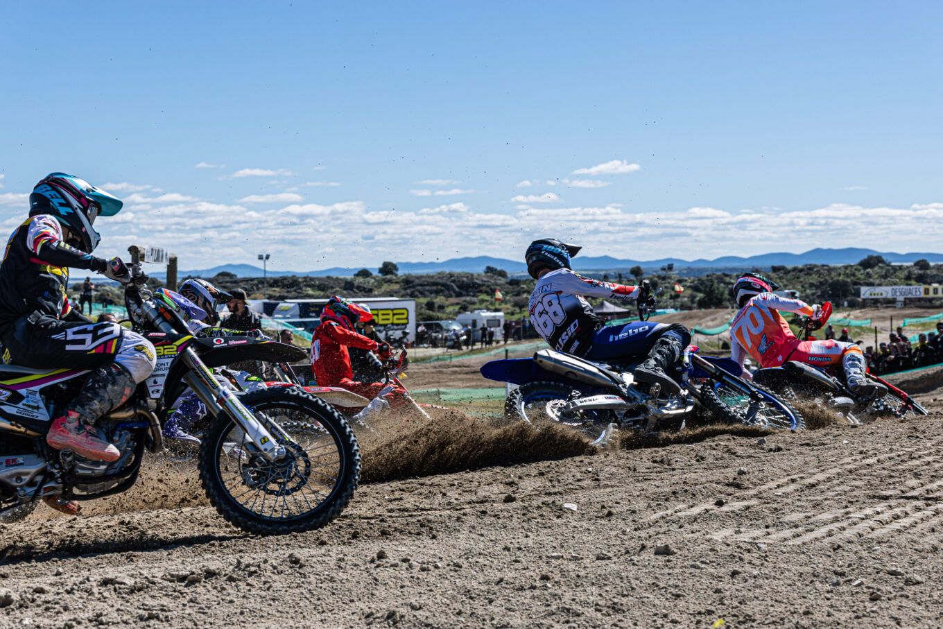 Pau Caudet compitiendo en la categoría MX125 en Malpartida
