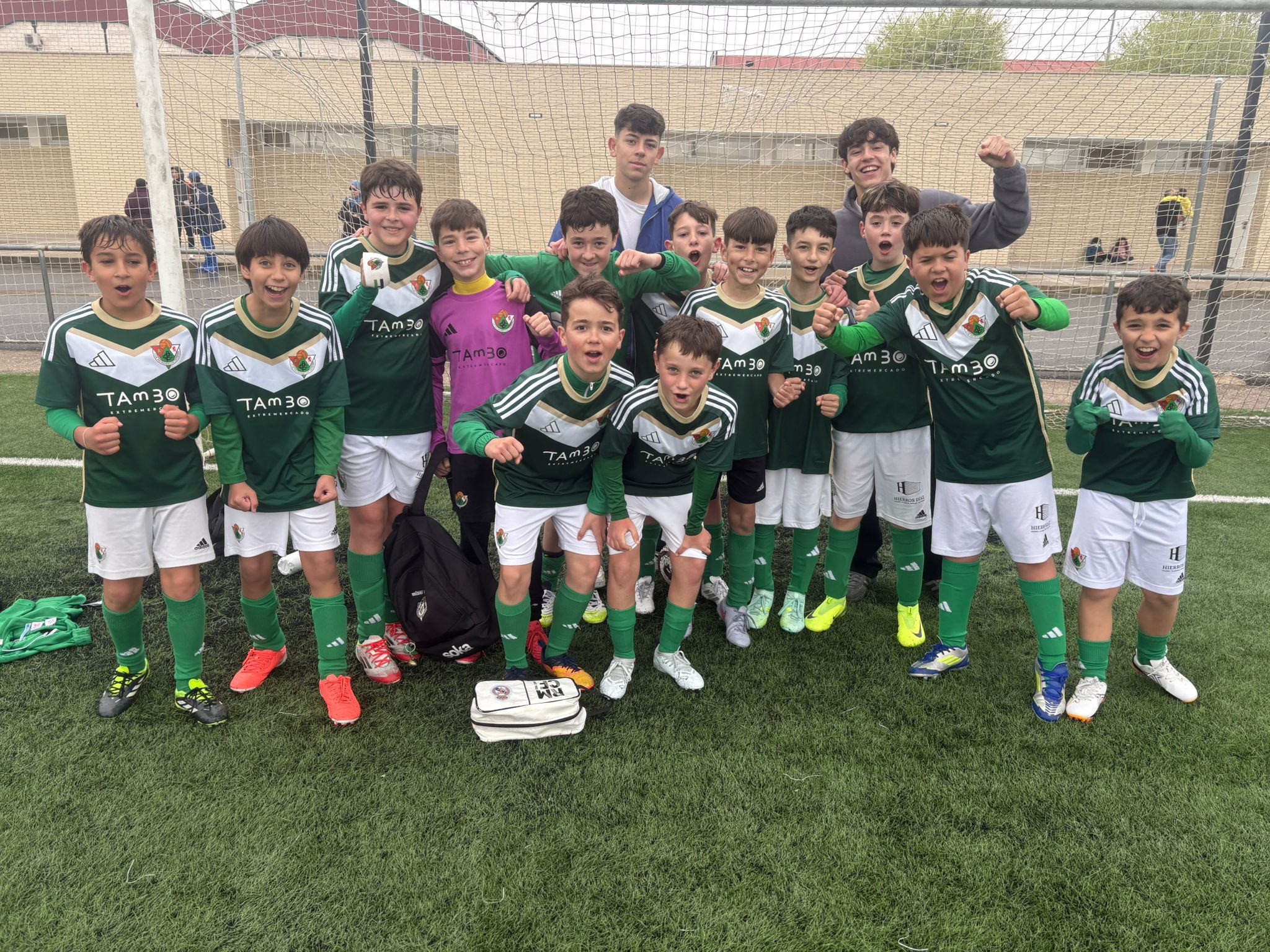 Partido de fútbol 7 alevín entre Cacereño 1919 B y Malpartida Galp en Cáceres