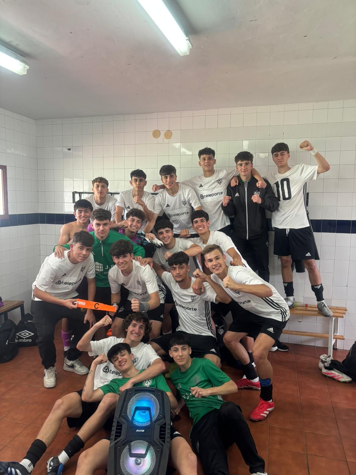 Partido entre Extremadura Fútbol Base y Cacereño Tambo B en categoría juvenil