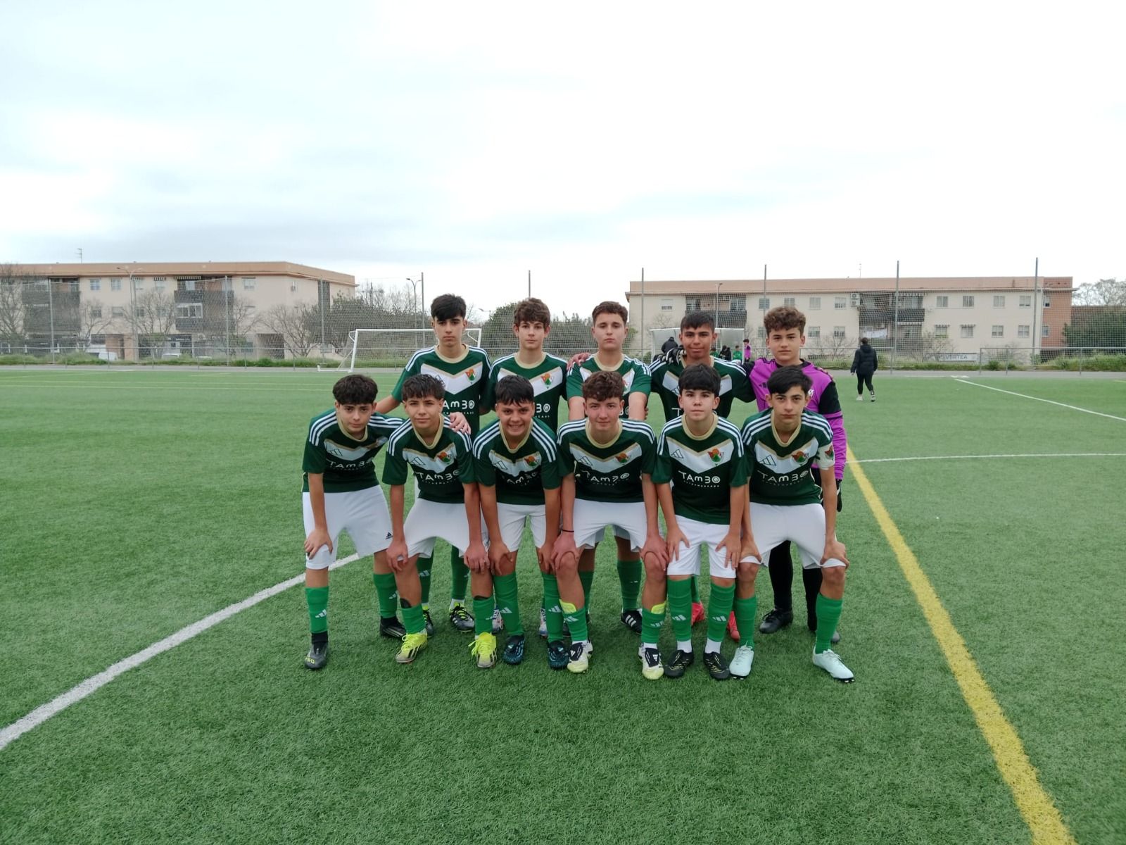 Jugadores del Cacereño Tambo B celebran un gol en el Manuel Sánchez Delgado