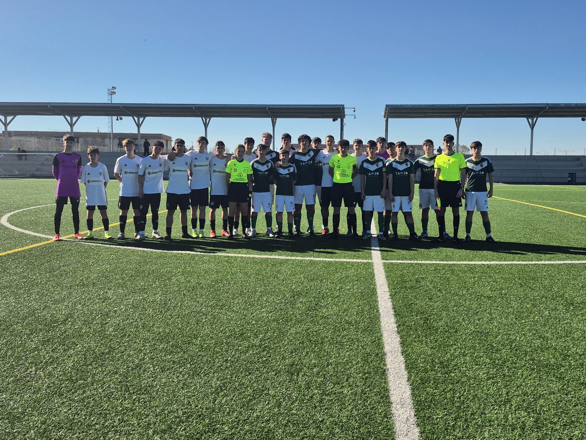 Jugadores del Cacereño Cadete C celebran un gol en su victoria ante el Cacereño D