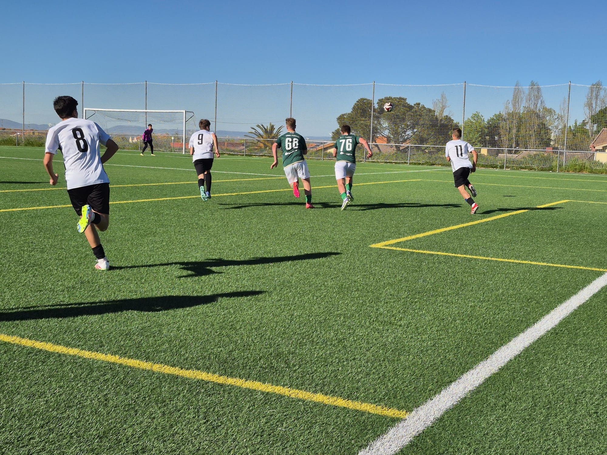 Jugadores del Cacereño Cadete C celebran un gol en su victoria ante el Cacereño D