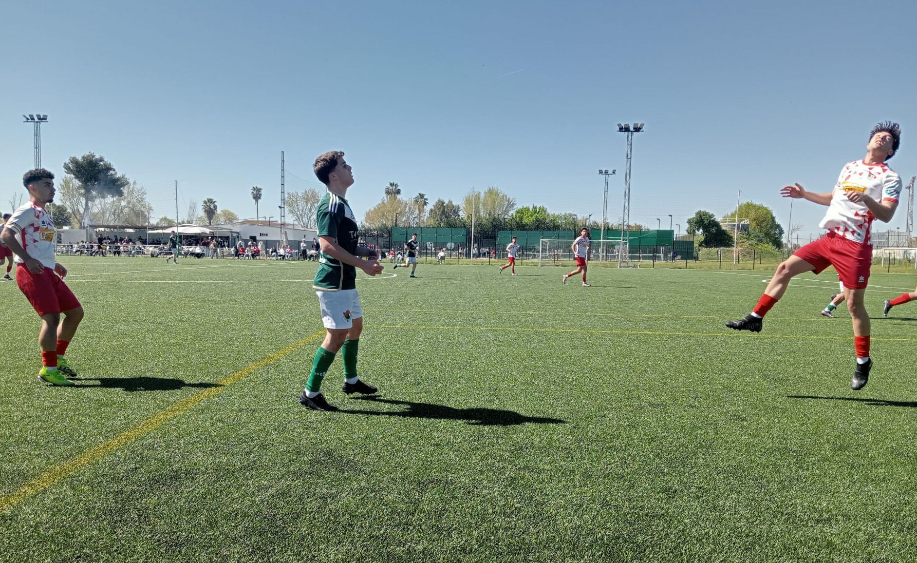 Partido entre Hispanolusa y Cacereño en la Liga Nacional Juvenil en Badajoz