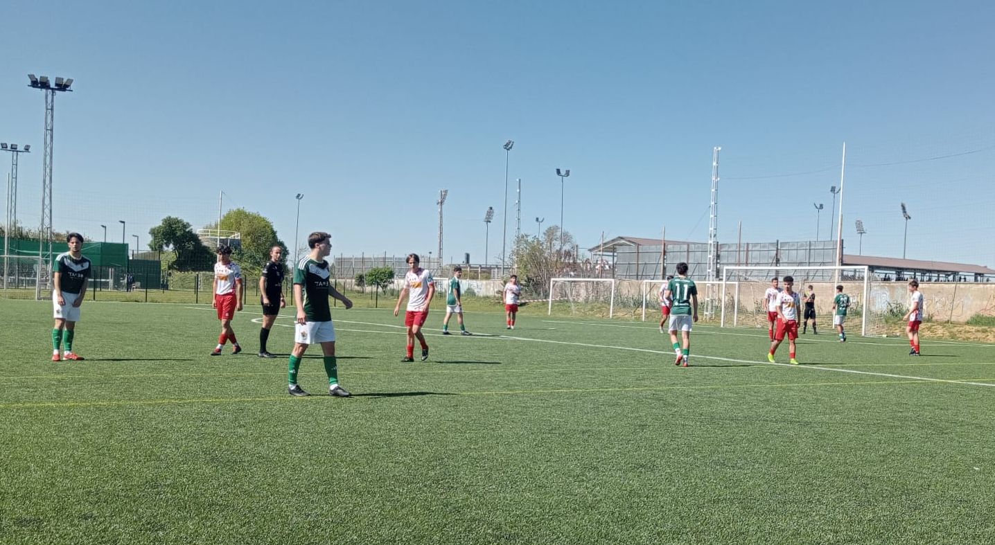 Partido entre Hispanolusa y Cacereño en la Liga Nacional Juvenil en Badajoz