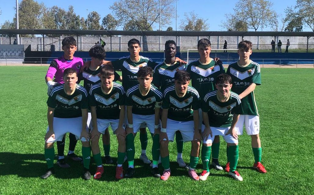 Encuentro juvenil de fútbol entre el Cacereño Tambo C y el Torreorgaz en Cáceres