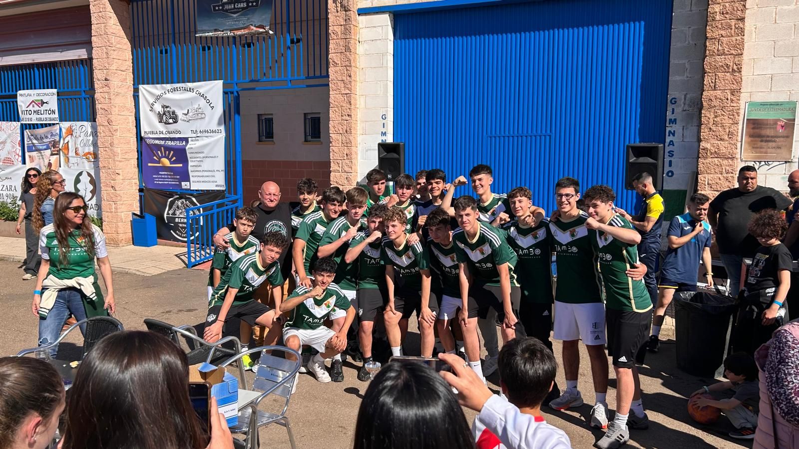 El Cacereño B cadete celebra su triunfo en el III Torneo Cantera Fernando Pacheco