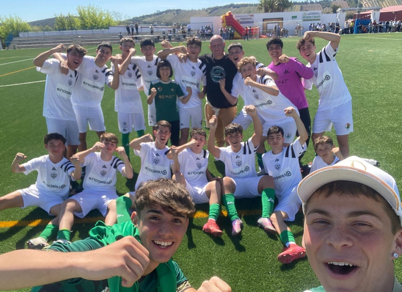 El Cacereño B cadete celebra su triunfo en el III Torneo Cantera Fernando Pacheco