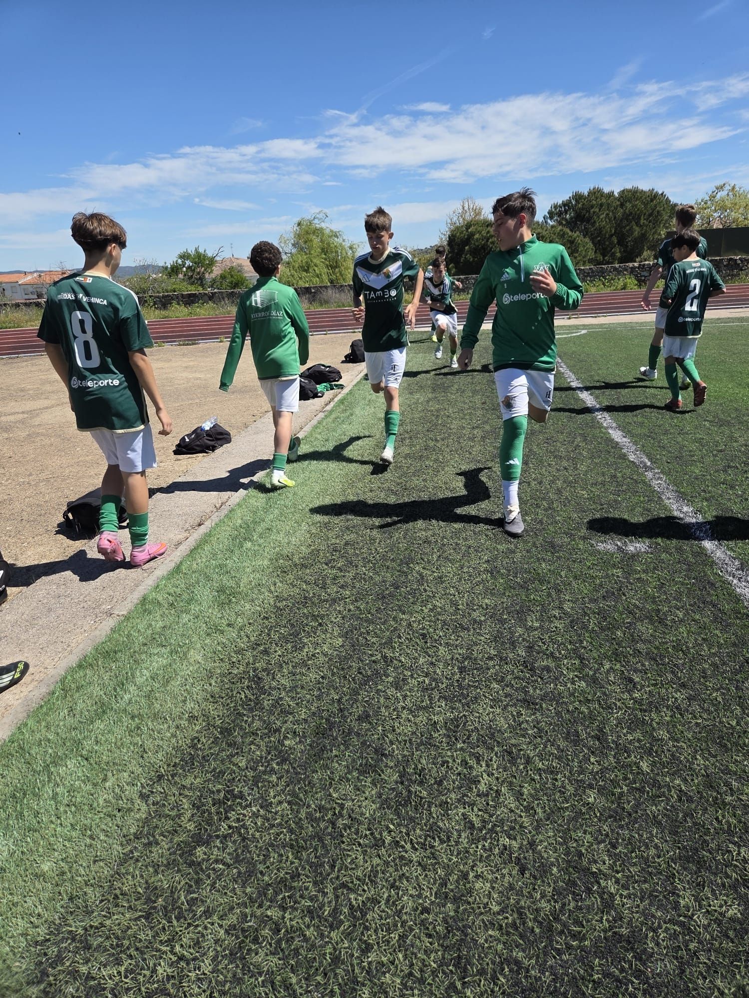 El Cacereño Infantil A celebra su título en el IV Torneo Diego Honrado